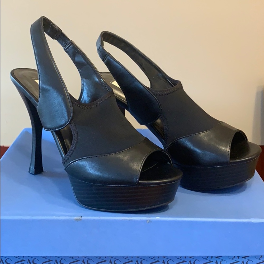 Vera Wang SEXY and COMFY 4-Inch Platform Pumps 🖤
